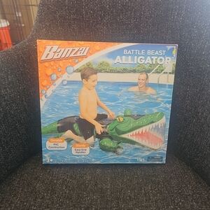 NIB Banzai Battle Beast Alligator 16" H x 26" W x 62" Inflatable Pool-Time FUN!